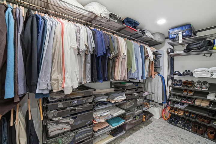 Property Photo:  2000 NE 18th Street  FL 33305 