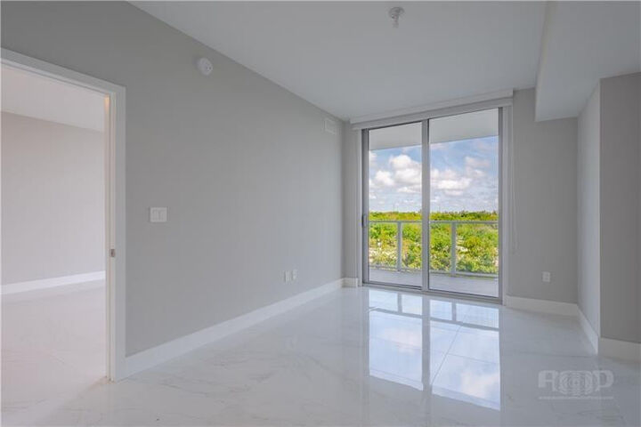 Property Photo:  16385 Biscayne Boulevard 405  FL 33160 