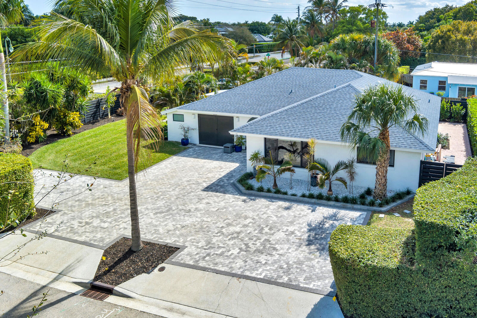 Property Photo: 300 Edmor Road FL 33405