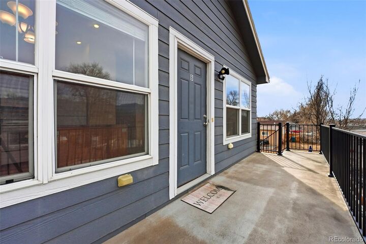 Property Photo:  944 E Moreno Avenue B  CO 80903 