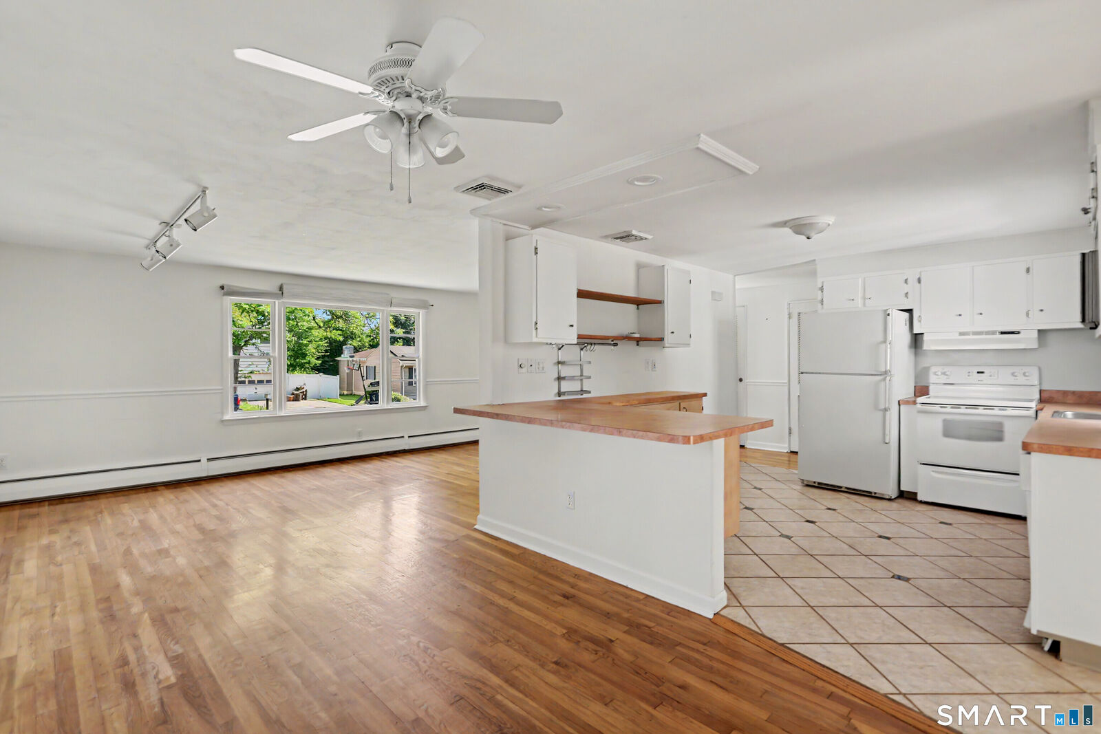 Property Photo:  42 Carroll Road  CT 06517 