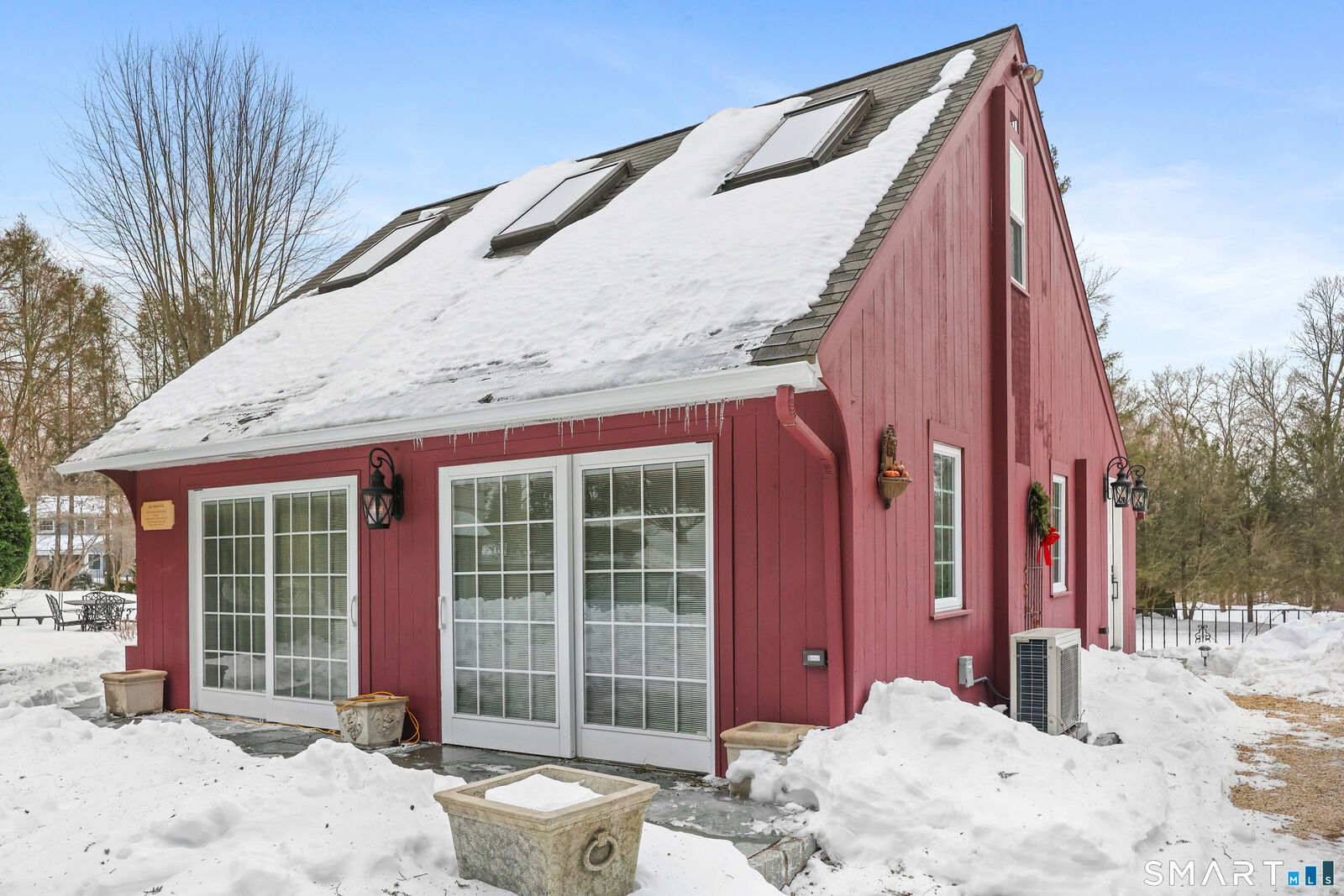 Property Photo:  167 North Avenue Cottage  CT 06880 