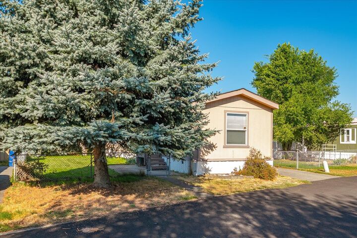 Property Photo:  21725 E Wellesley Ave 9  WA 99027 