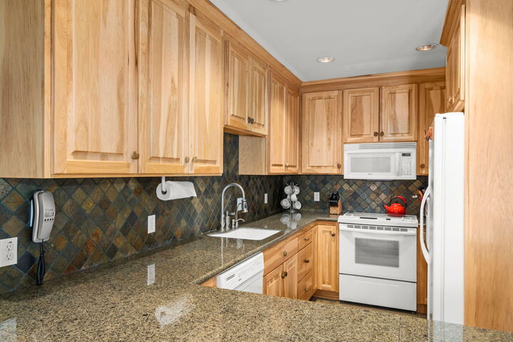 Property Photo: 280 S 3rd Ave 24 ID 83340