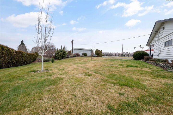 Property Photo:  1664 S Euclid Road  WA 98930 