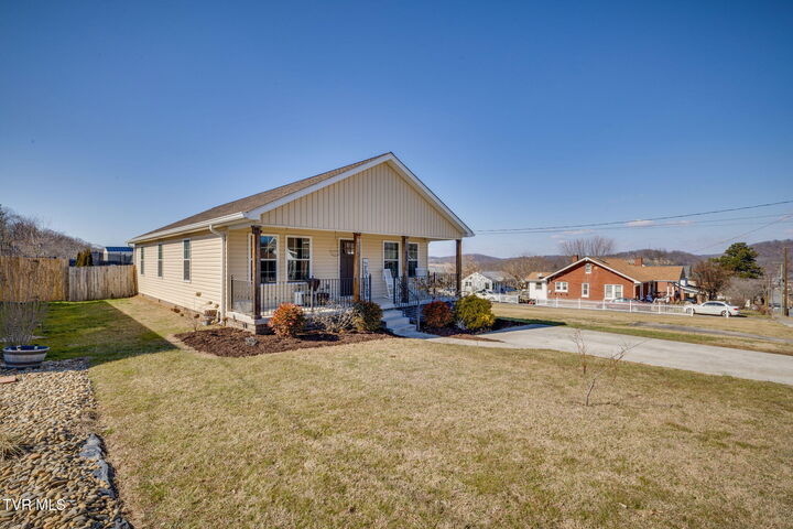 Property Photo: 609 South Watauga Avenue TN 37643