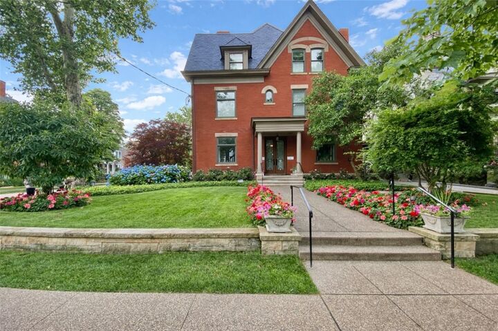 Property Photo:  5219 Pembroke Place  PA 15232 