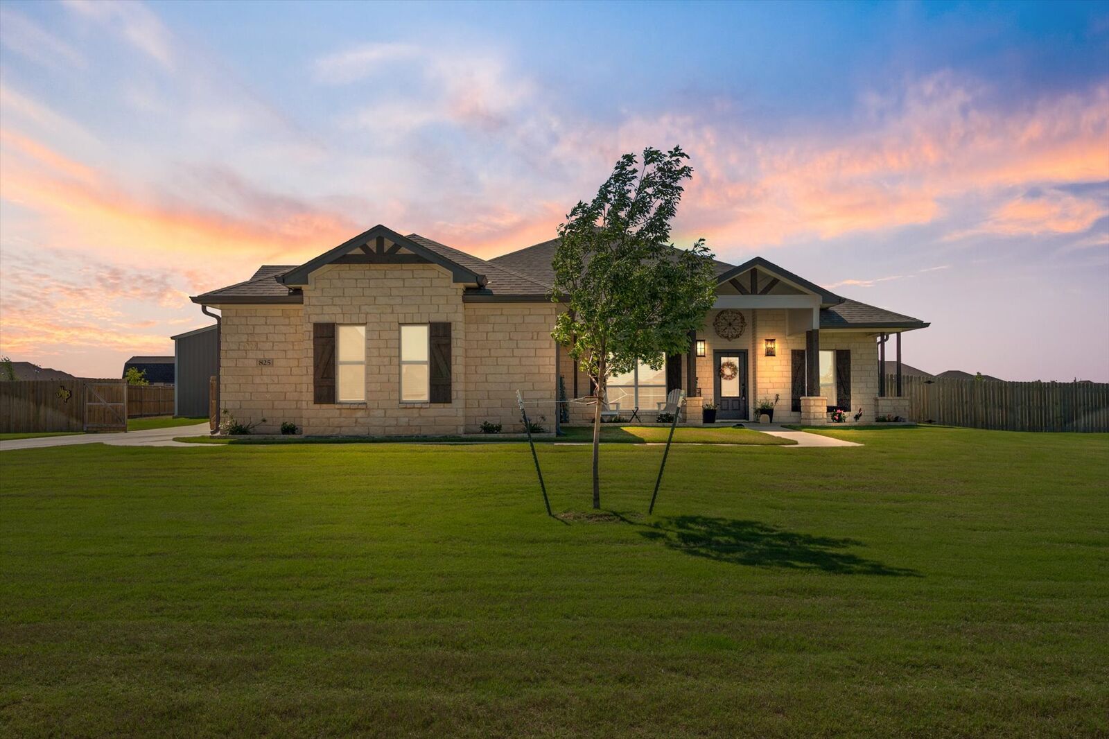 Property Photo:  825 Niki Drive  TX 76571 