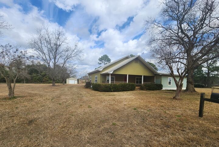 Property Photo:  827 Bonnie Tuk Road  GA 31768 