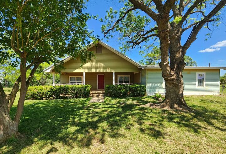 Property Photo:  827 Bonnie Tuk Road  GA 31768 
