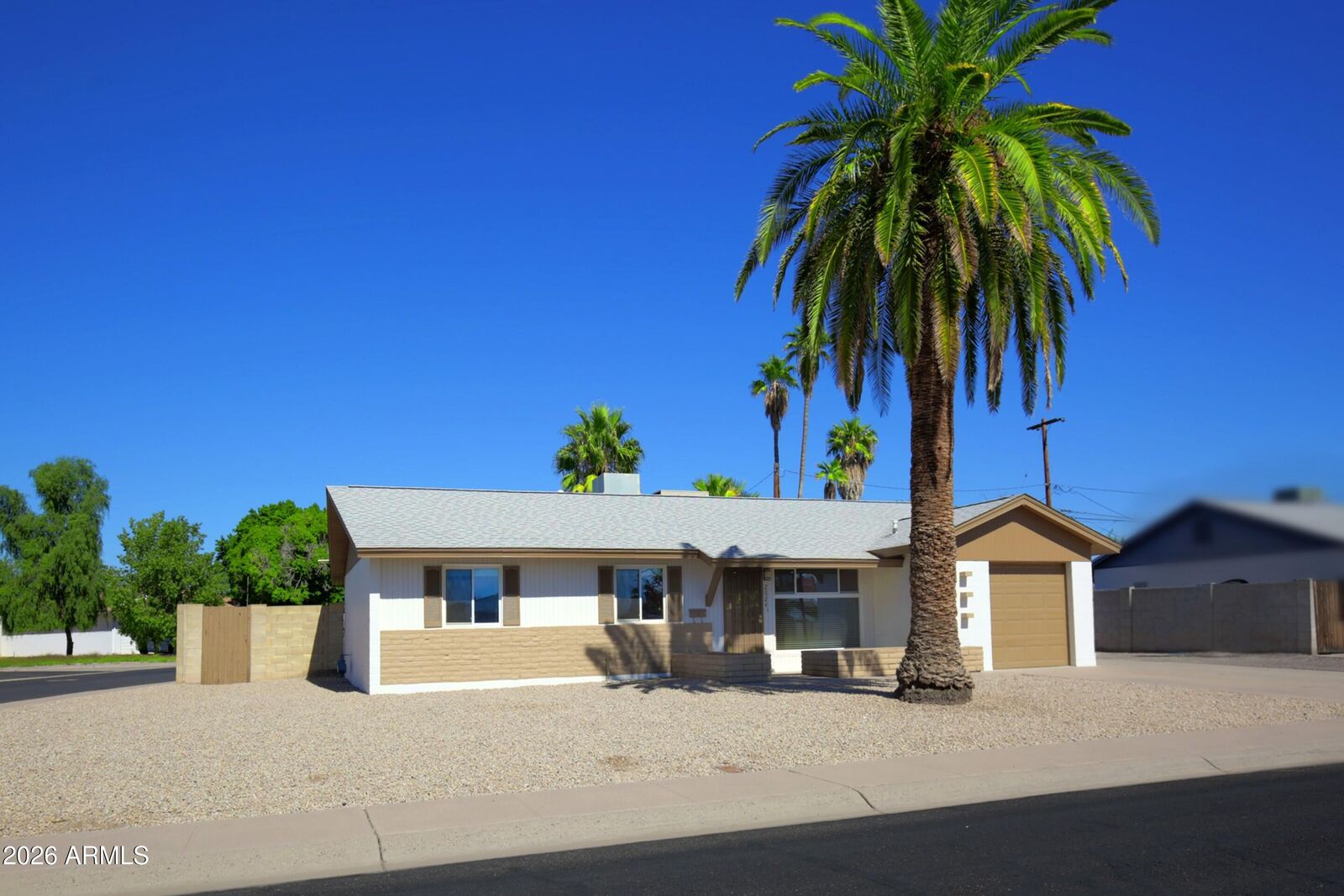 Property Photo:  2624 W Charter Oak Road  AZ 85029 