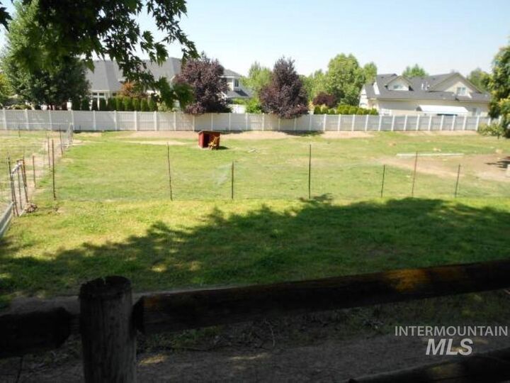 Property Photo:  1119 N Eagle Rd  ID 83616-5017 