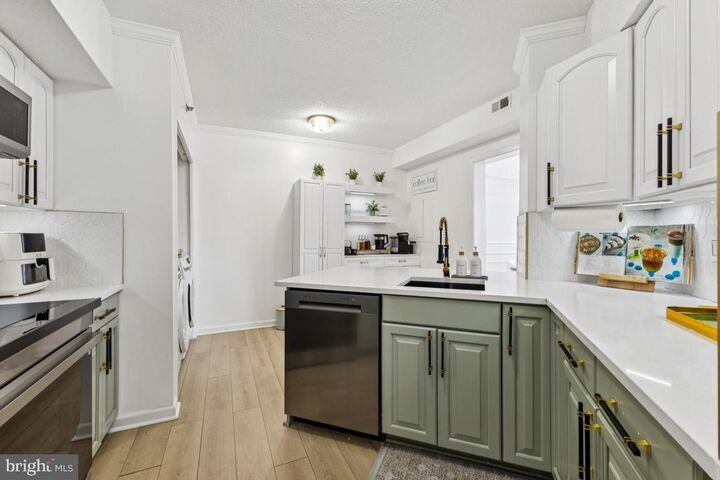 Property Photo:  5505 Seminary Road 1810N  VA 22041 