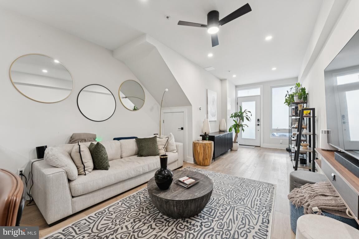 Property Photo:  1921 Capitol Avenue NE 1  DC 20002 