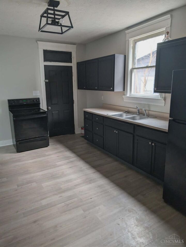 Property Photo:  1044 Hunt Avenue  OH 45013 