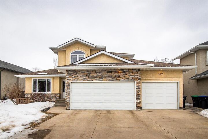 Property Photo:  107 Fraser Crescent  MB R7A 2X2 
