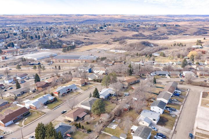 Property Photo: 604 11th Street NW ND 58554
