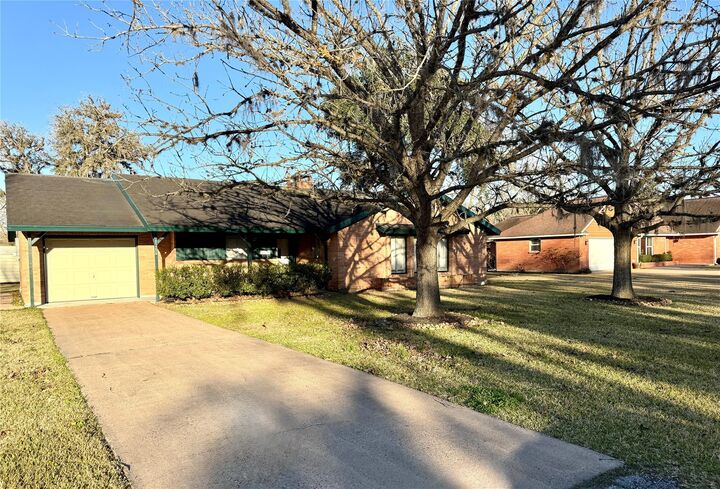 Property Photo:  1206 Kent Street  TX 77480 