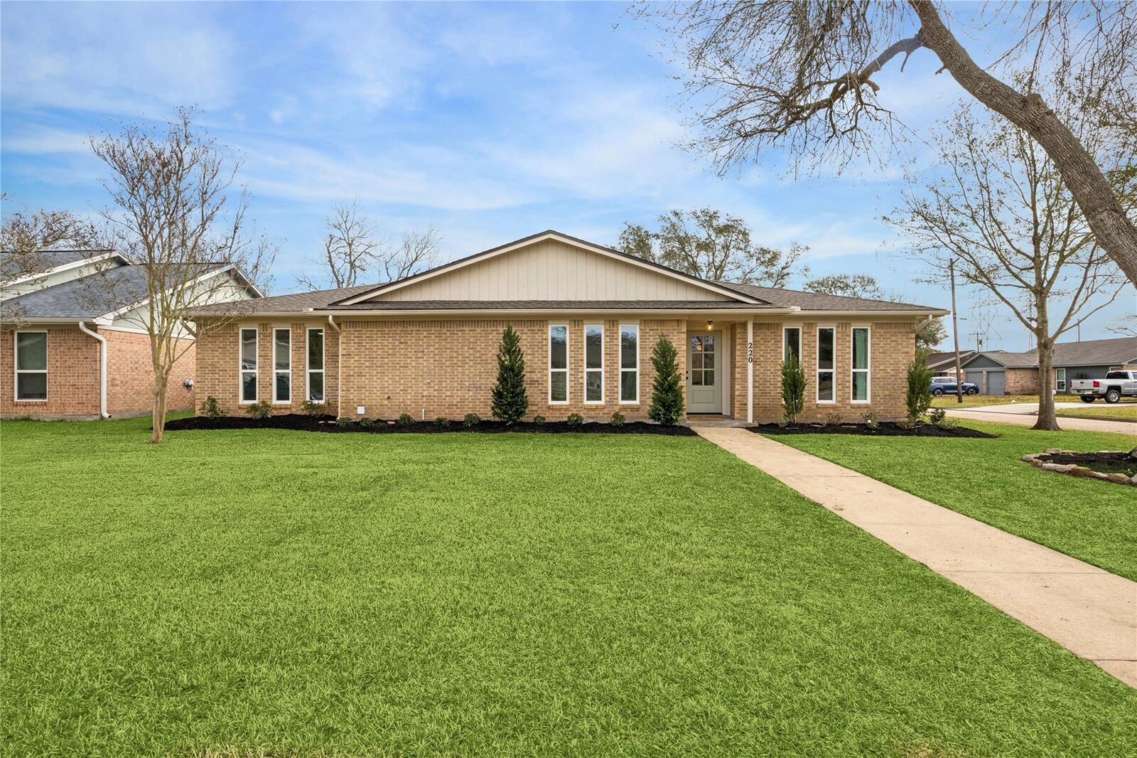 Property Photo:  220 Oakwood Street  TX 77573 