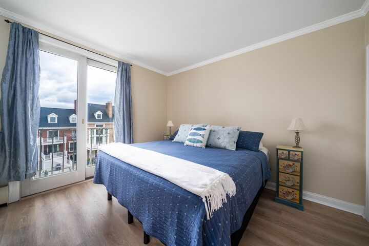 Property Photo:  201 Shearwater Ct West 33  NJ 07305 