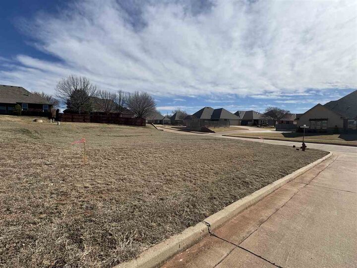 Property Photo:  1621 NW Leona Cir  OK 73505 