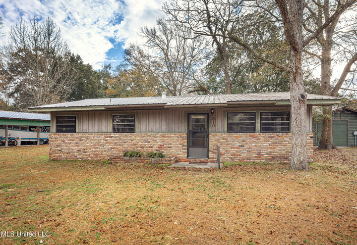 Property Photo:  510 Ward Avenue  MS 39564 