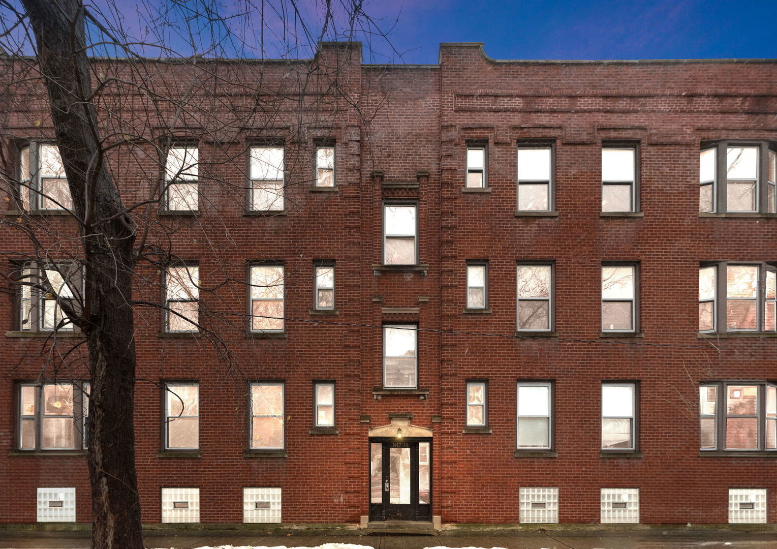 Property Photo: 1417 W Arthur Avenue 1R IL 60626