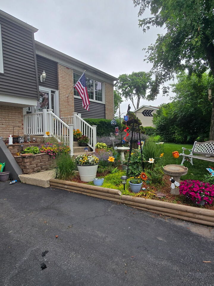 Property Photo:  2208 Hiawatha Parkway  IL 60517 