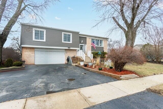 Property Photo:  2208 Hiawatha Parkway  IL 60517 