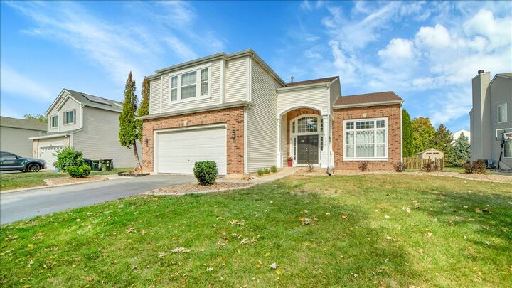 Property Photo:  711 Blossom Court  IL 60543 