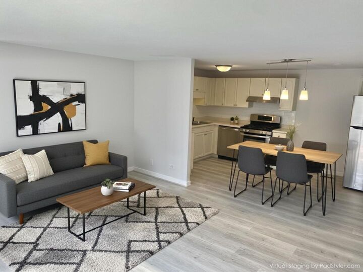 Property Photo: 214 Barcliffe Lane 214 IL 60194