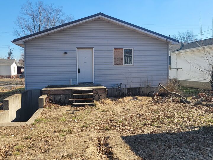Property Photo: 609 S Ledford Street IL 62946