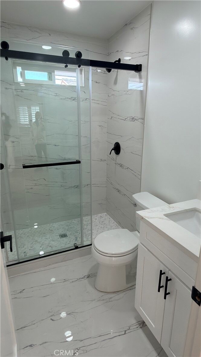 Property Photo:  910 E 77th  CA 90001 