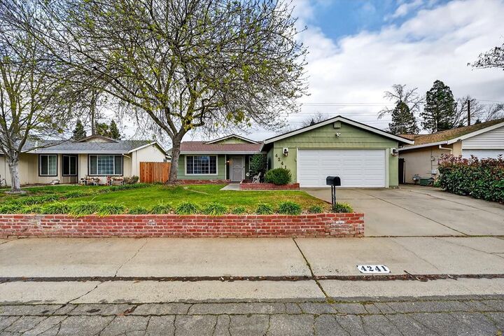 Property Photo: 4241 Rosecrest Way CA 95826