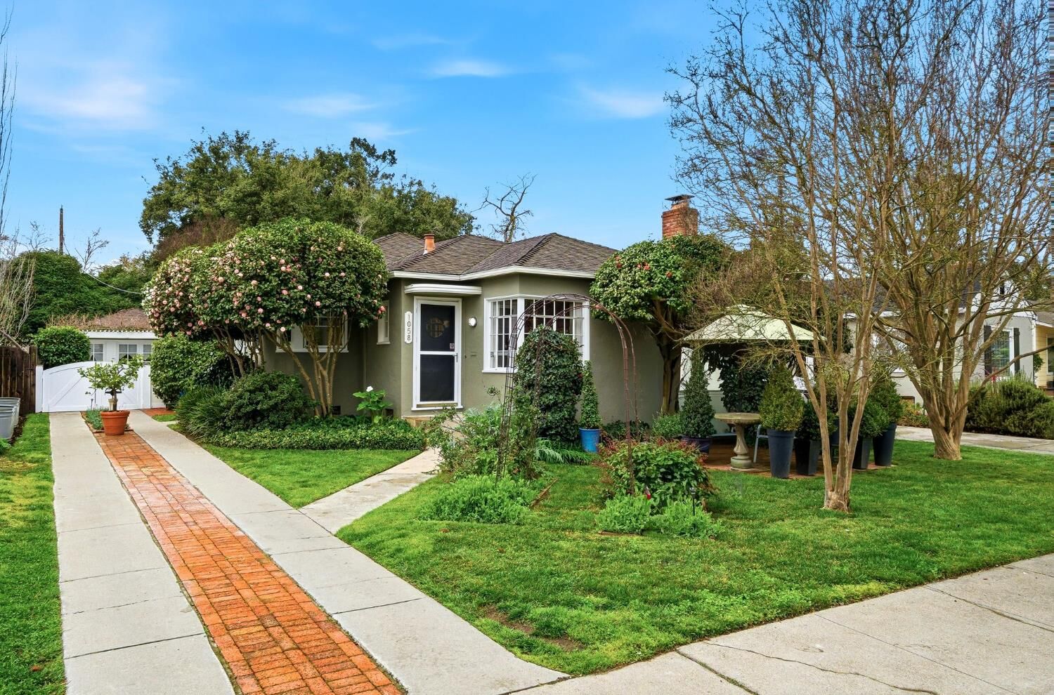 Property Photo:  1058 Perkins Way  CA 95818 