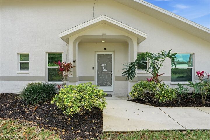 Property Photo: 1844 W Crown Pointe Boulevard FL 34112