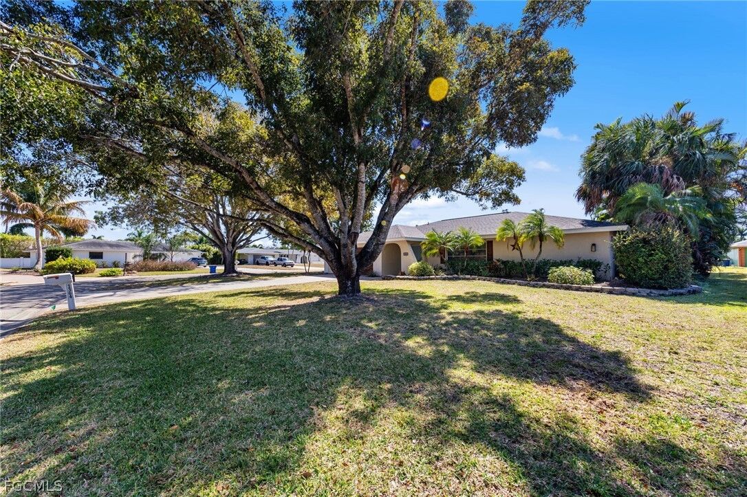 Property Photo:  1364 Currier Circle  FL 33919 