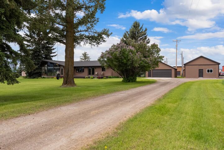 Property Photo:  1020 Middle Road  MT 59912 