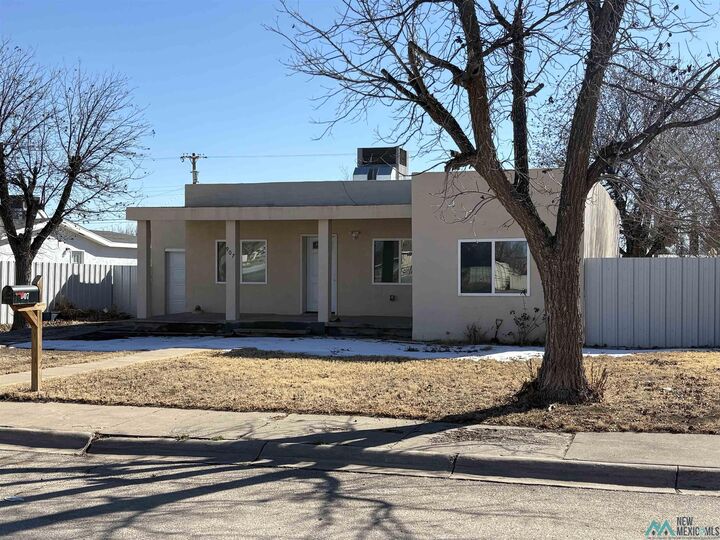 Property Photo:  907 W Dallas Avenue  NM 88210 