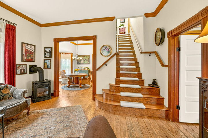 Property Photo: 156 8th Street OR 97520