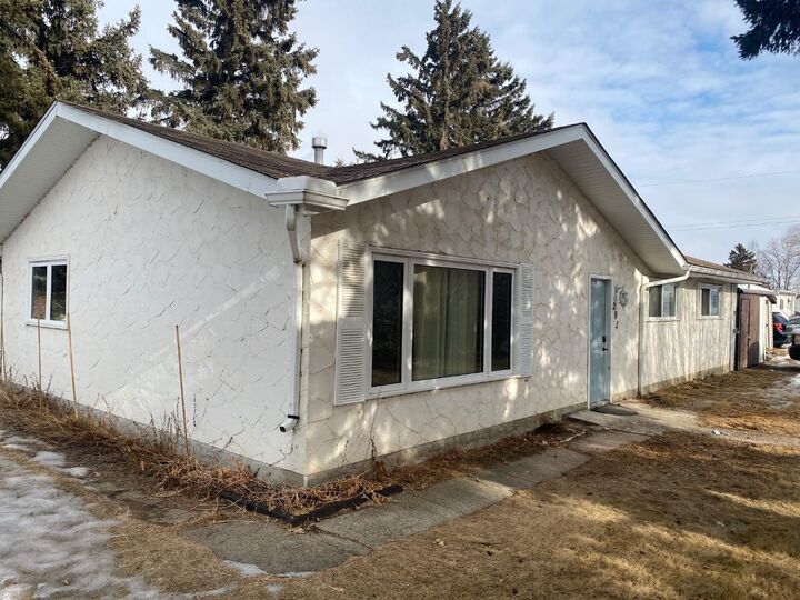 Property Photo:  202 James Street  AB T0C 0L0 