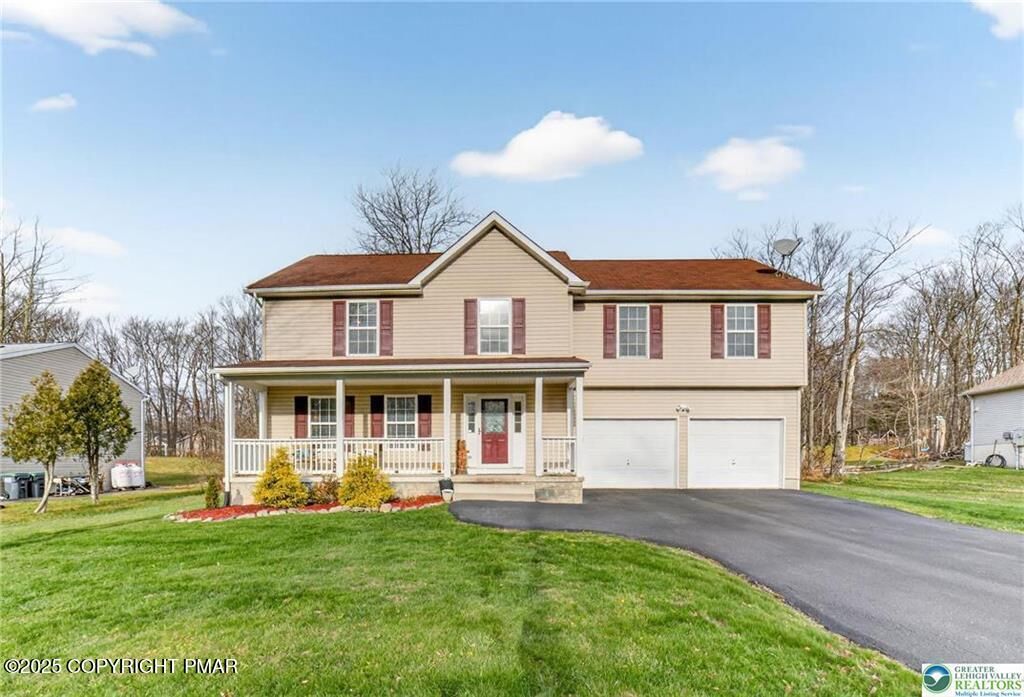 Property Photo: 2711 Oak View Lane PA 18466
