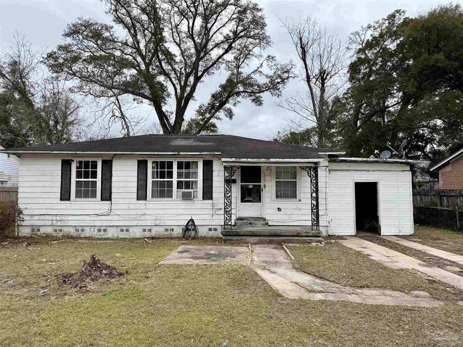 Property Photo:  3007 Torres Ave  FL 32503 