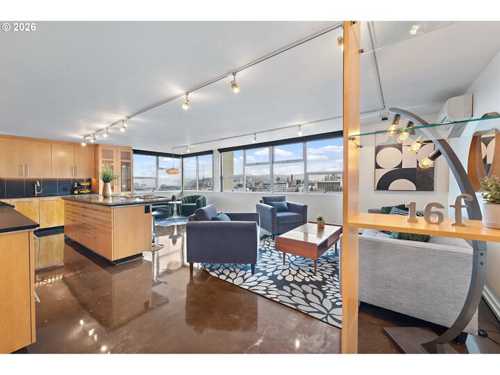 Property Photo: 1220 NE 17th Ave 16F OR 97232
