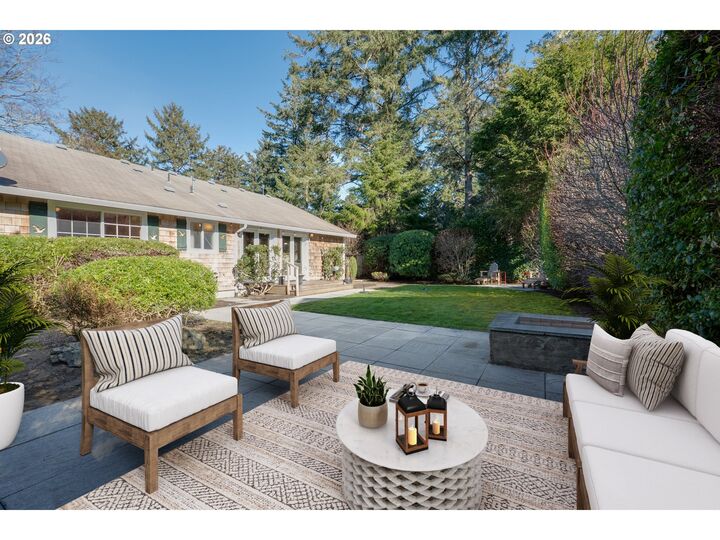 Property Photo: 641 6th St OR 97138