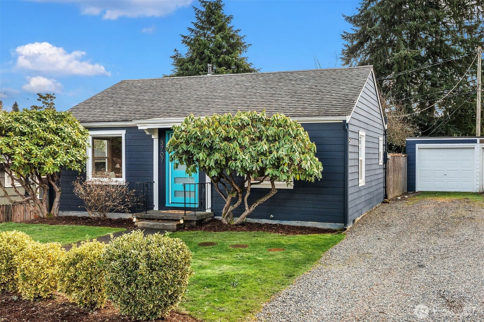 Property Photo:  3707 SW  Thistle  WA 98126 