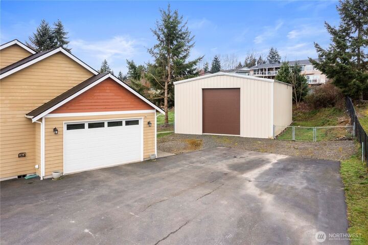 Property Photo:  25804  101st Avenue E  WA 98338 