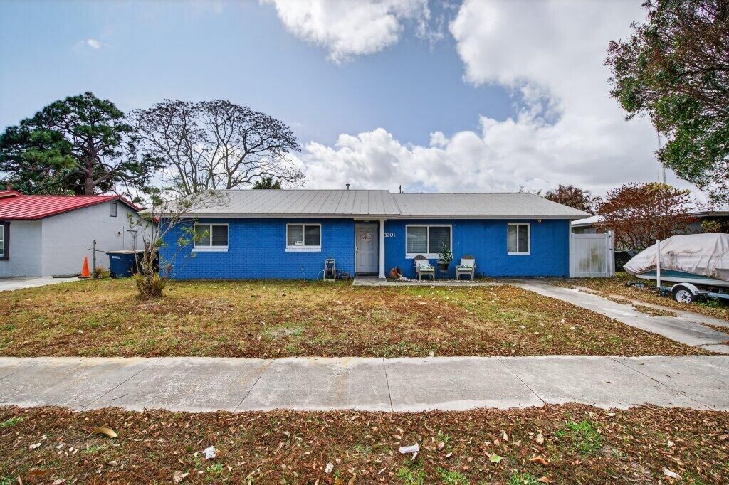 Property Photo:  3201 Kentucky Avenue  FL 34947 