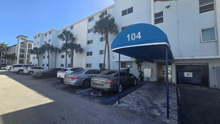 Property Photo:  104 Paradise Harbour Boulevard 114  FL 33408 