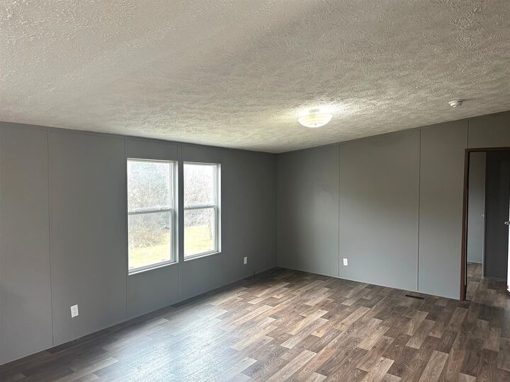 Property Photo:  20 No Tree Lane  KY 42141 